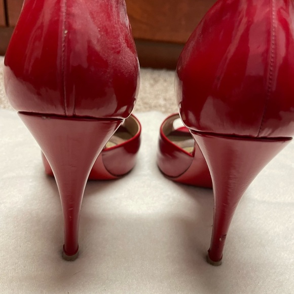 Authentic Christian Louboutin red heels size 35.5. - Picture 3 of 5